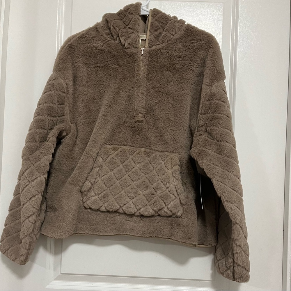 Sugarlips & Rose Taupe Faux Fur Half Zip Hoodie – NWT – Size L